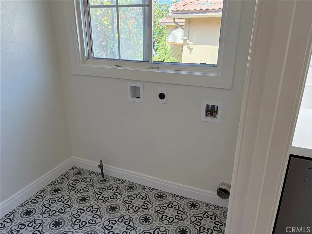 3265 Pine Street Riverside, CA 92501