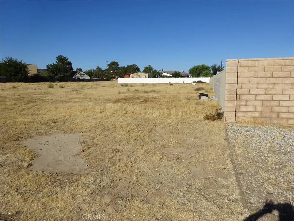 15 15th Lancaster, CA 93535