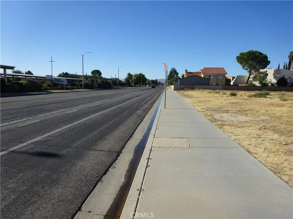 15 15th Lancaster, CA 93535