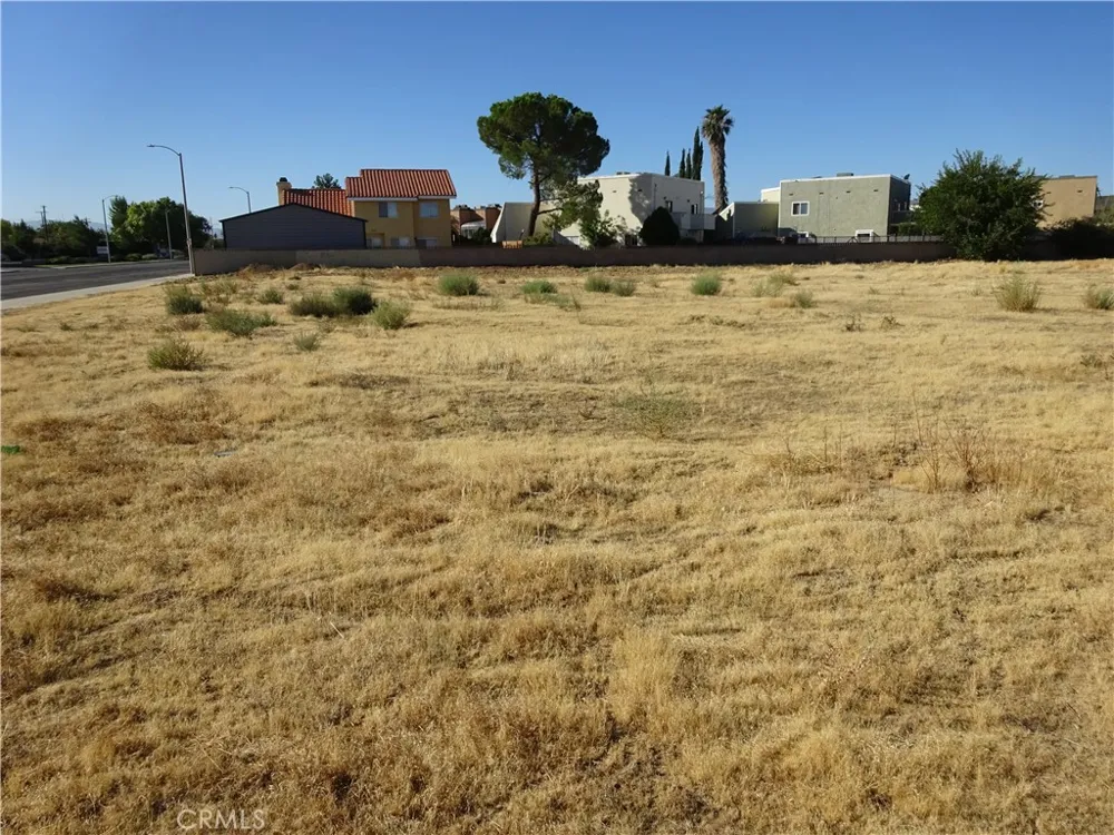 15 15th Lancaster, CA 93535