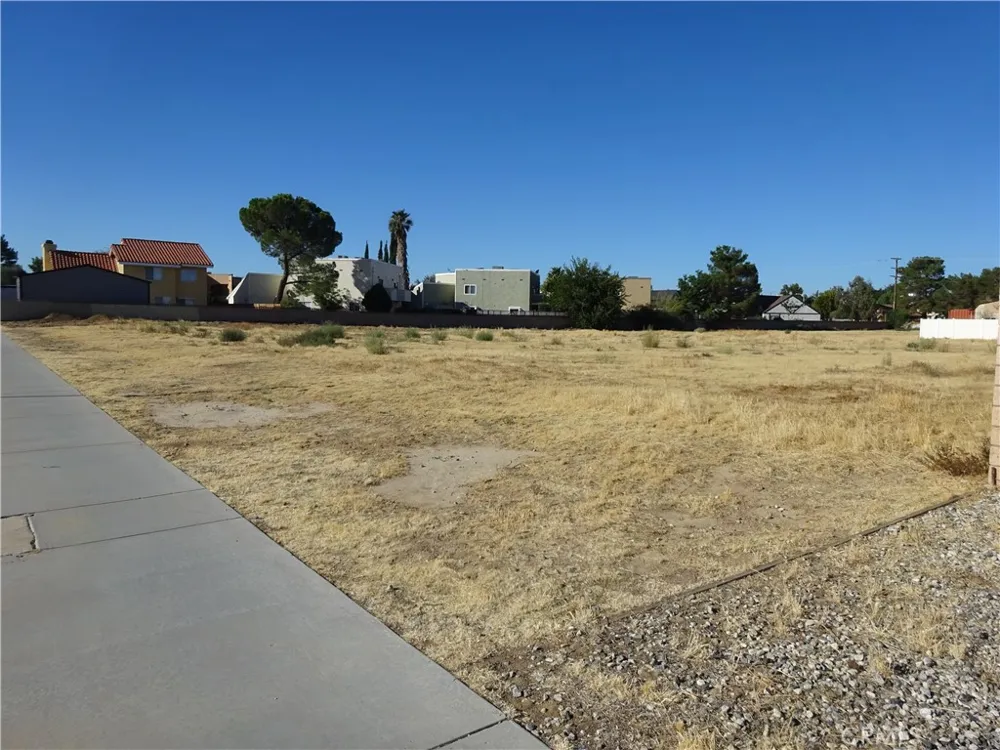 15 15th Lancaster, CA 93535