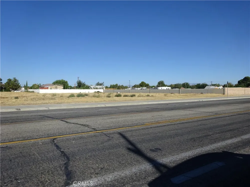 15 15th Lancaster, CA 93535