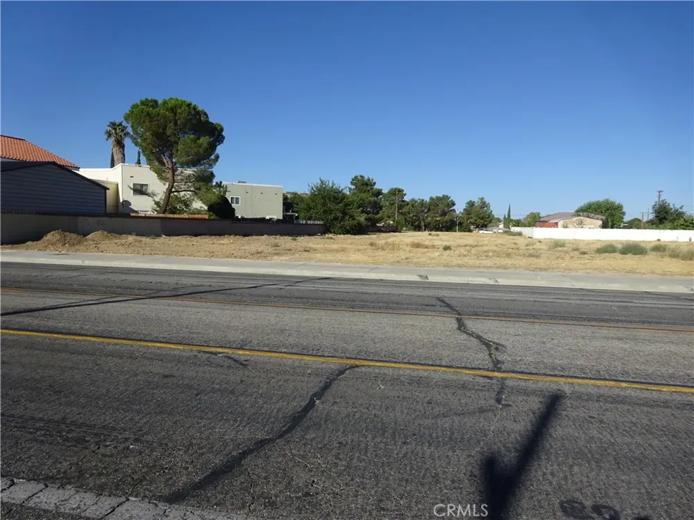 15 15th Lancaster, CA 93535