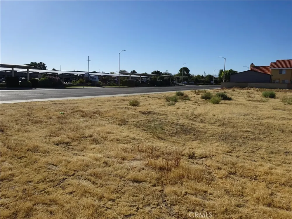 15 15th Lancaster, CA 93535
