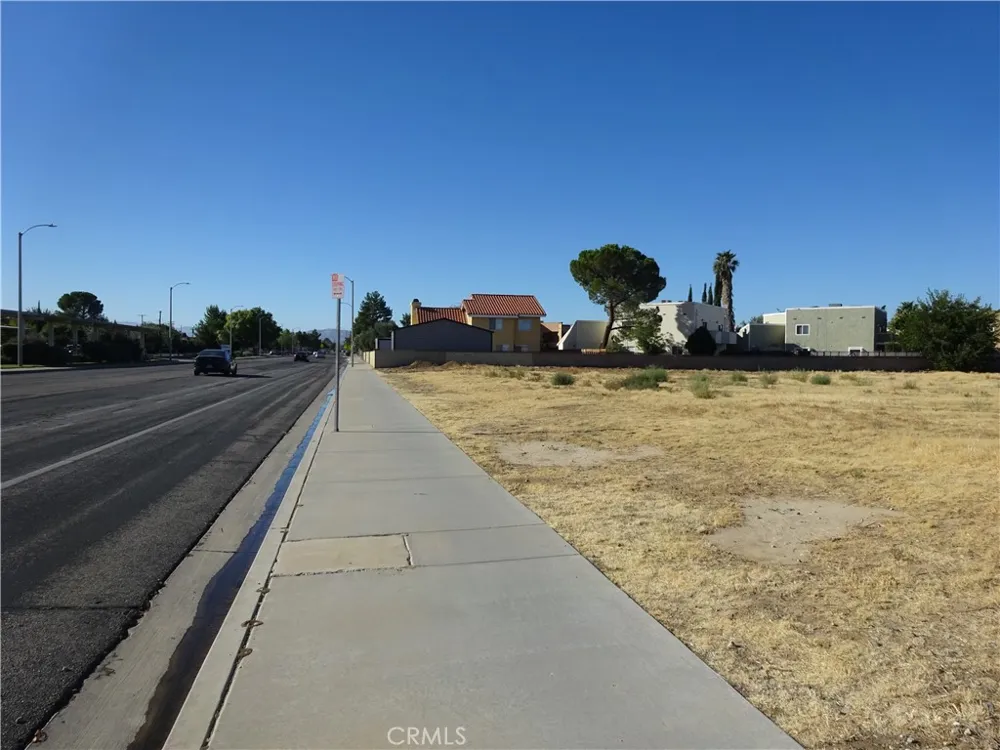 15 15th Lancaster, CA 93535