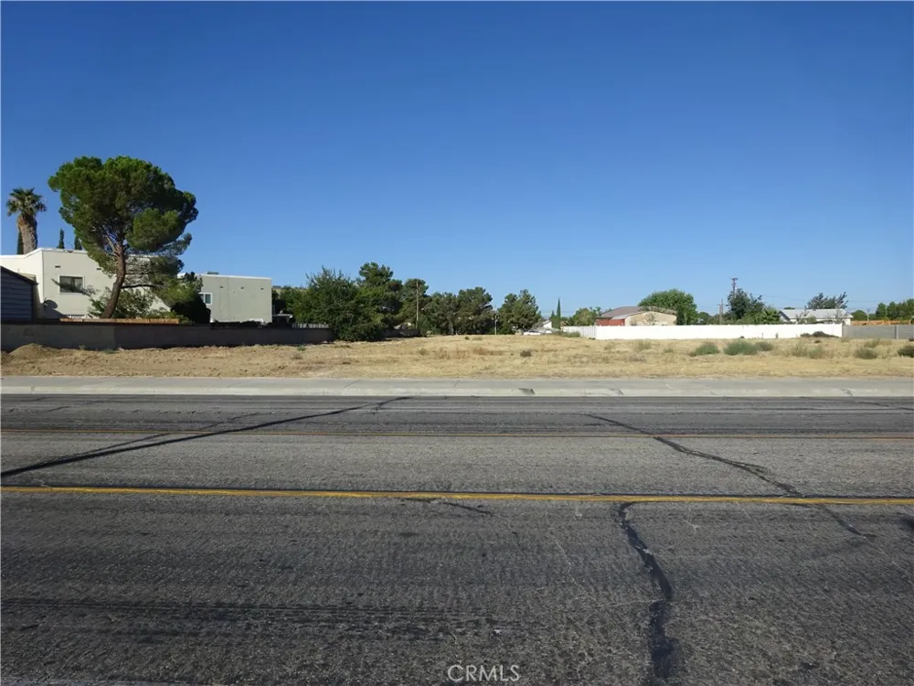 15 15th Lancaster, CA 93535