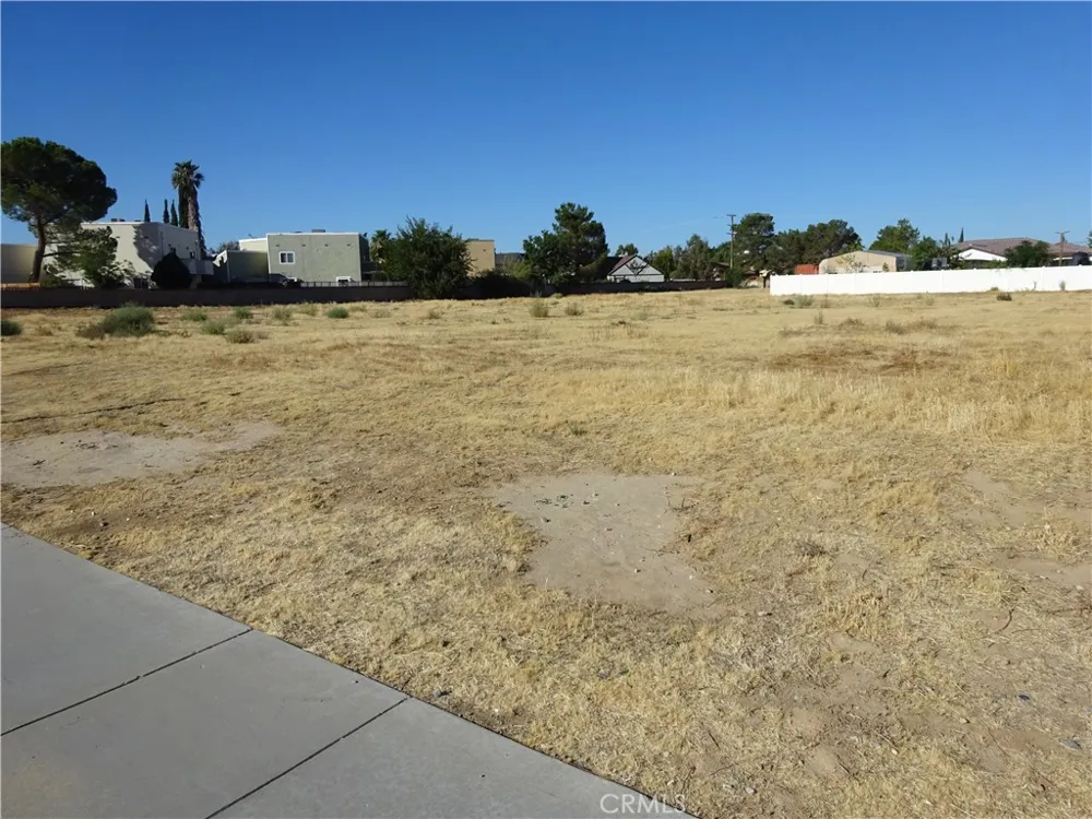 15 15th Lancaster, CA 93535