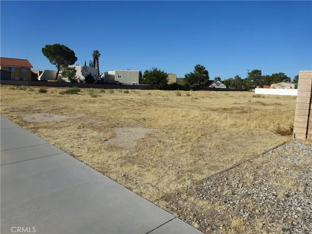 15 15th Lancaster, CA 93535