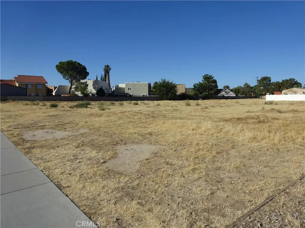 15 15th Lancaster, CA 93535