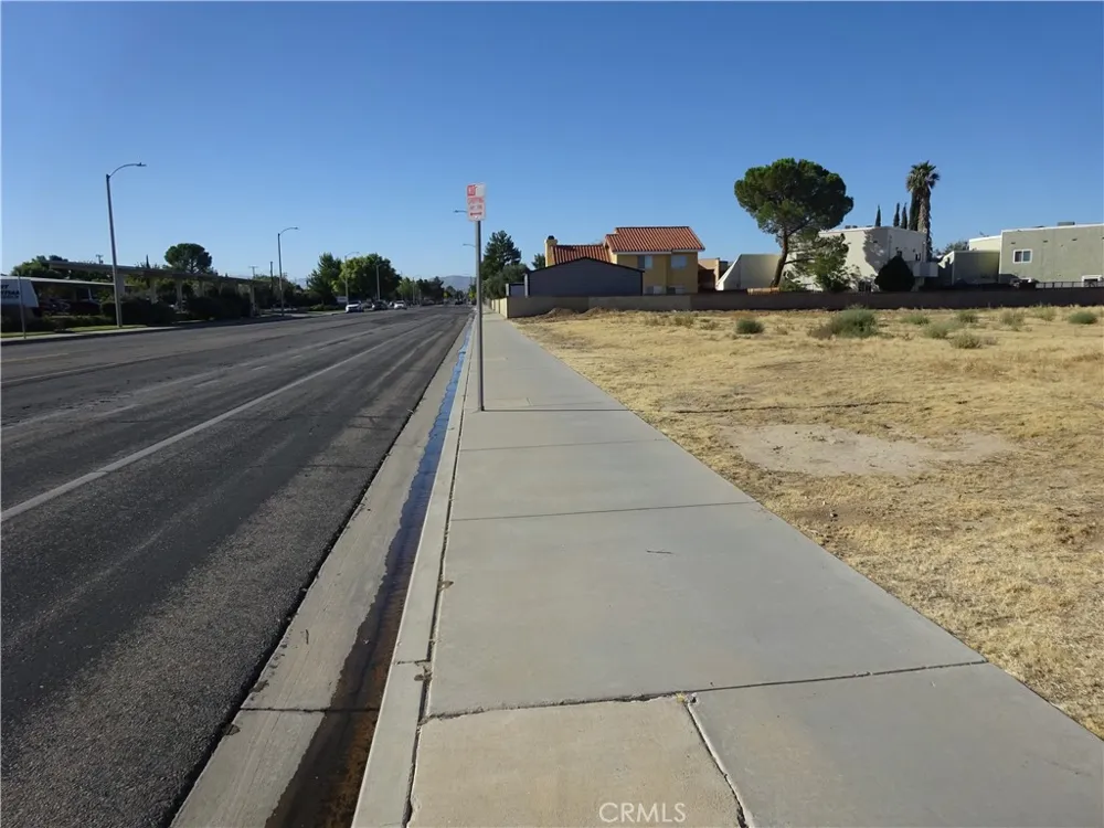 15 15th Lancaster, CA 93535