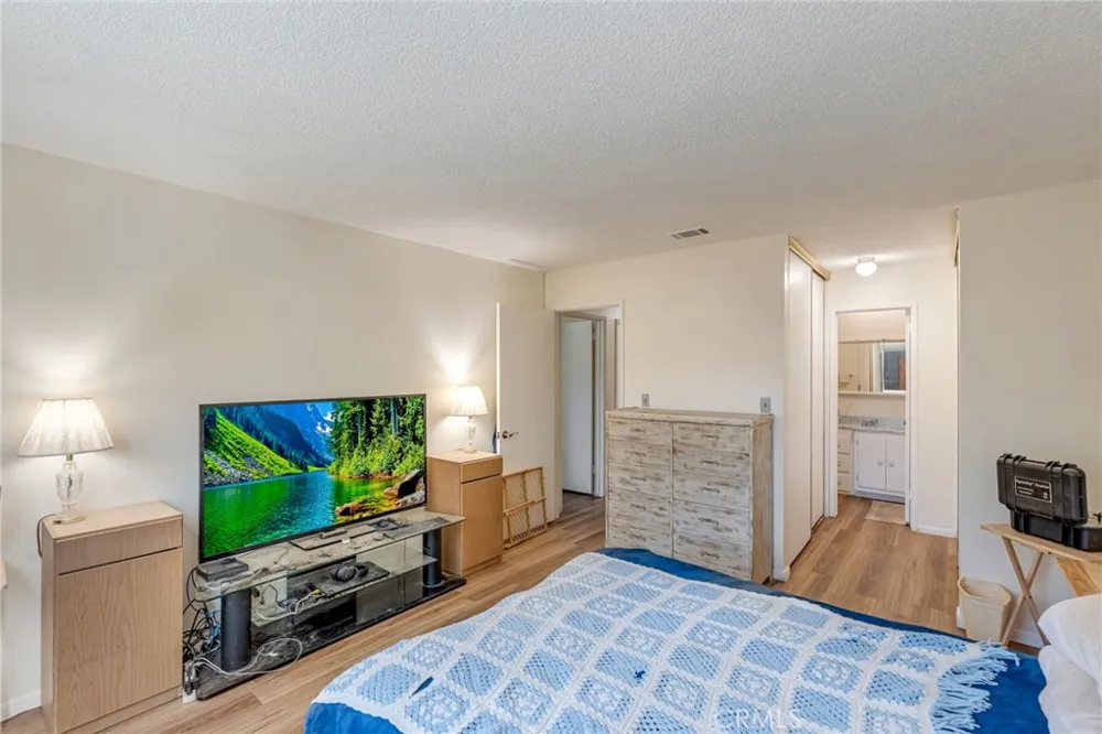 8967 Hickory Avenue Hesperia, CA 92345