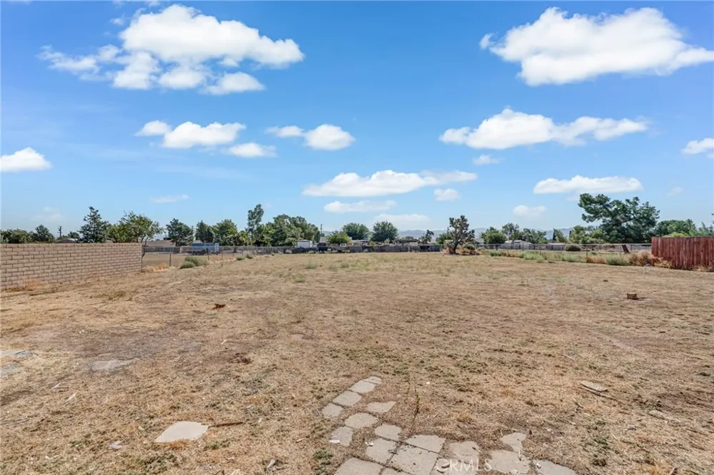 8967 Hickory Avenue Hesperia, CA 92345