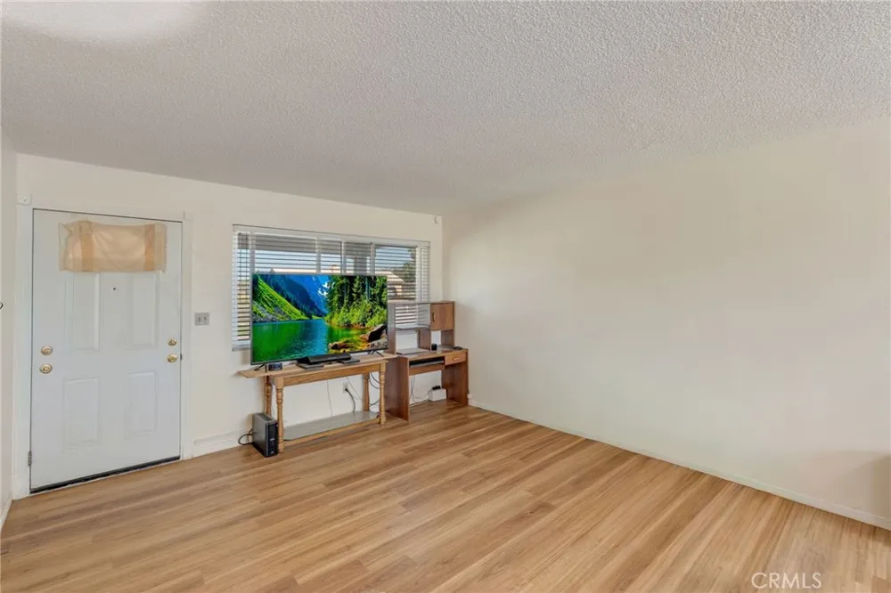 8967 Hickory Avenue Hesperia, CA 92345