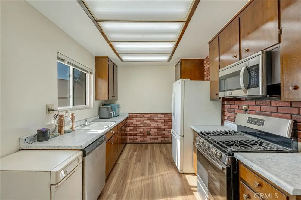 8967 Hickory Avenue Hesperia, CA 92345