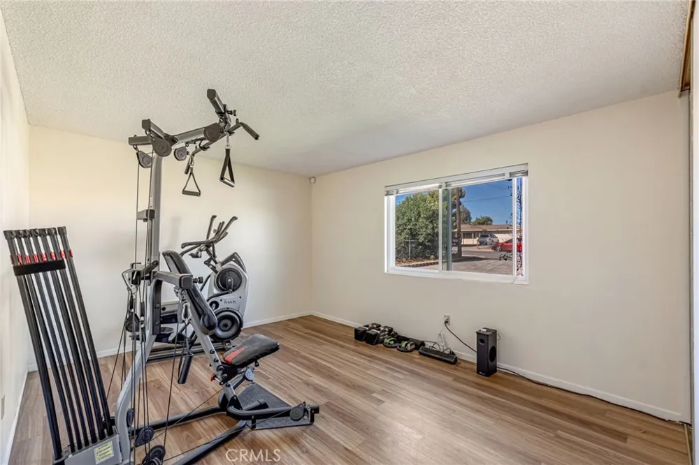 8967 Hickory Avenue Hesperia, CA 92345