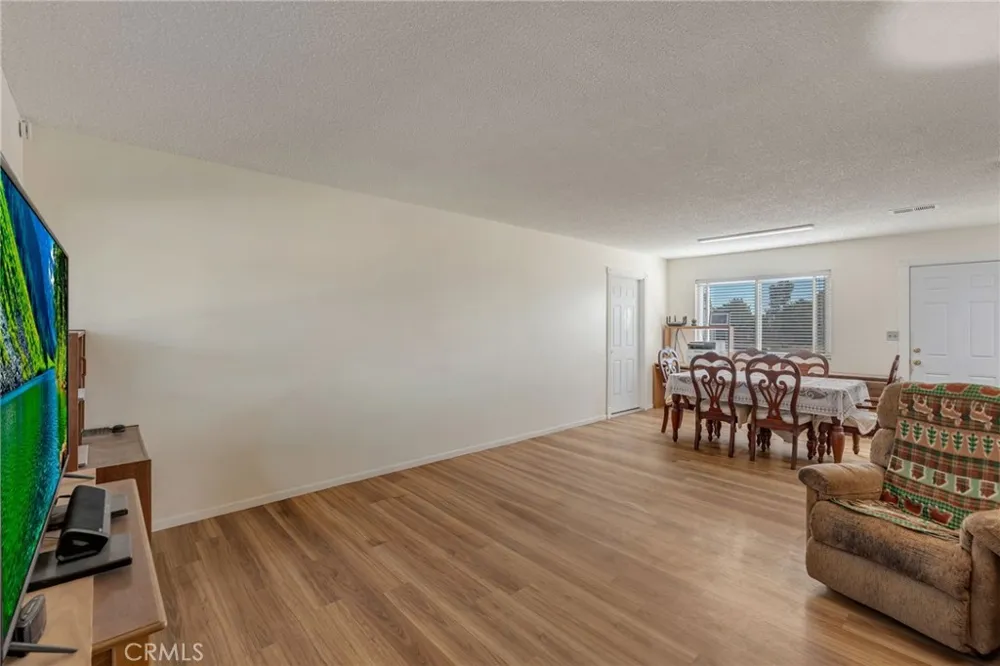 8967 Hickory Avenue Hesperia, CA 92345