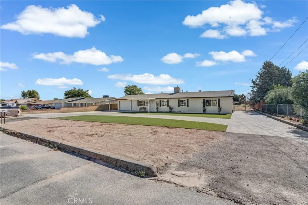 8967 Hickory Avenue Hesperia, CA 92345
