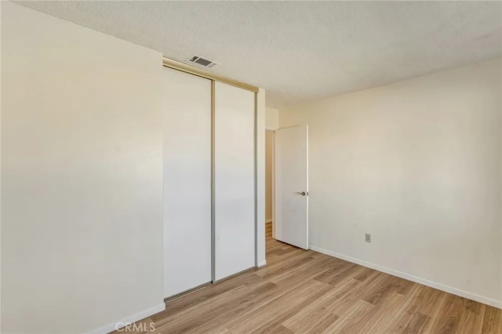 8967 Hickory Avenue Hesperia, CA 92345