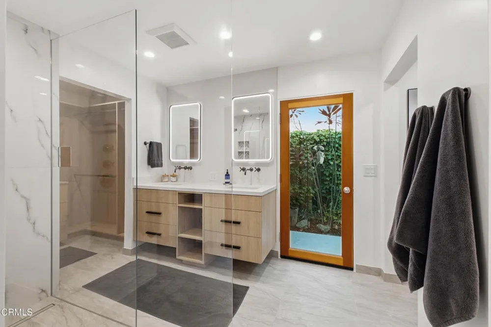 3616 E Chevy Chase Drive Glendale, CA 91206