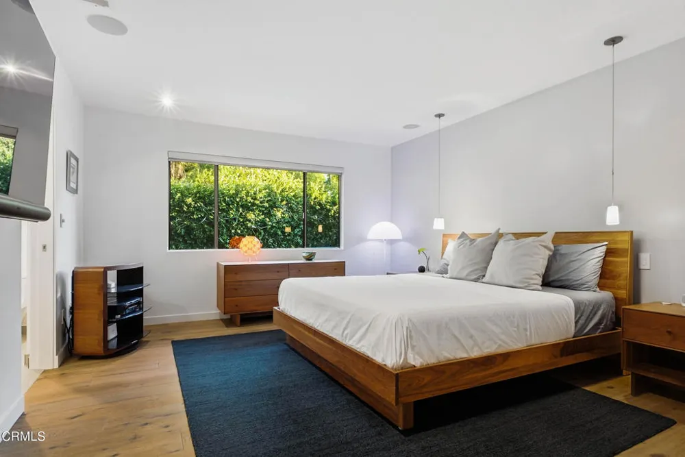 3616 E Chevy Chase Drive Glendale, CA 91206
