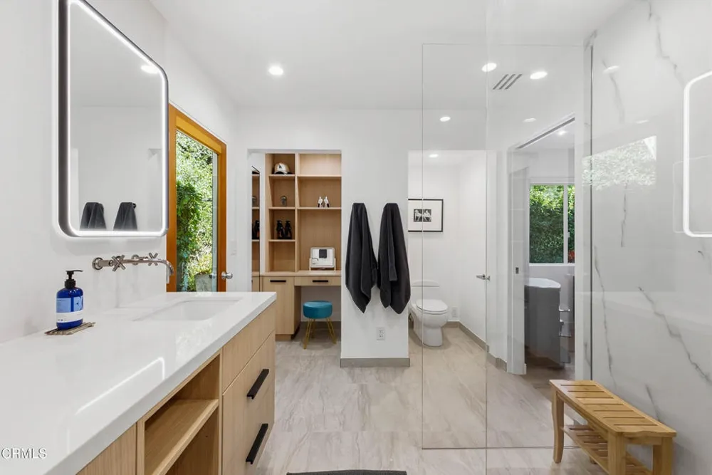 3616 E Chevy Chase Drive Glendale, CA 91206