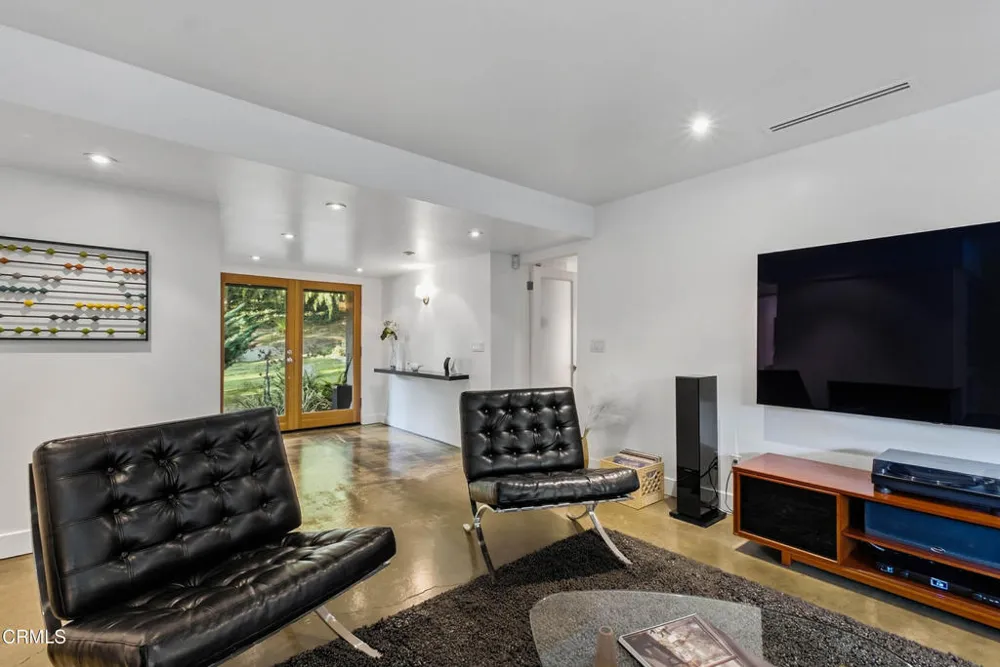 3616 E Chevy Chase Drive Glendale, CA 91206