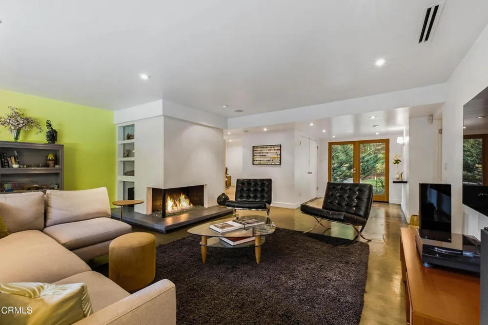 3616 E Chevy Chase Drive Glendale, CA 91206