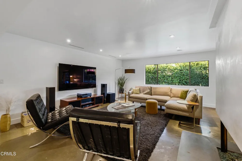 3616 E Chevy Chase Drive Glendale, CA 91206