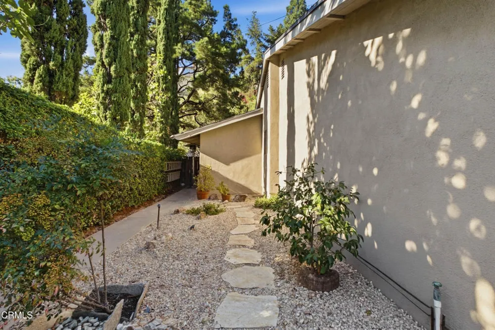3616 E Chevy Chase Drive Glendale, CA 91206