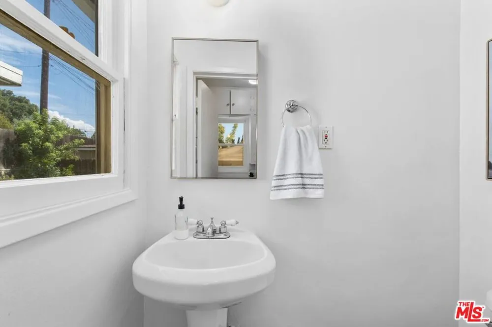 1049 Newhill Street Glendora, CA 91741