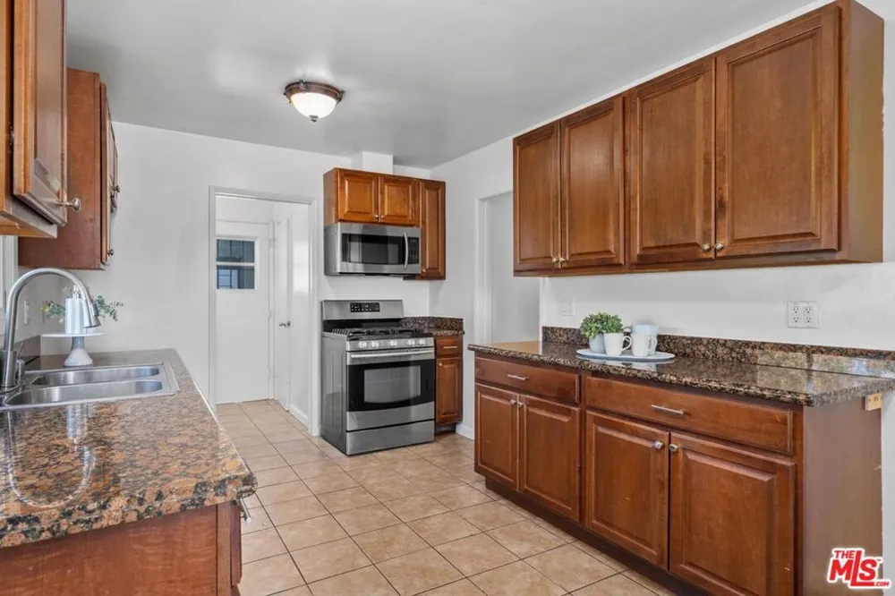 1049 Newhill Street Glendora, CA 91741