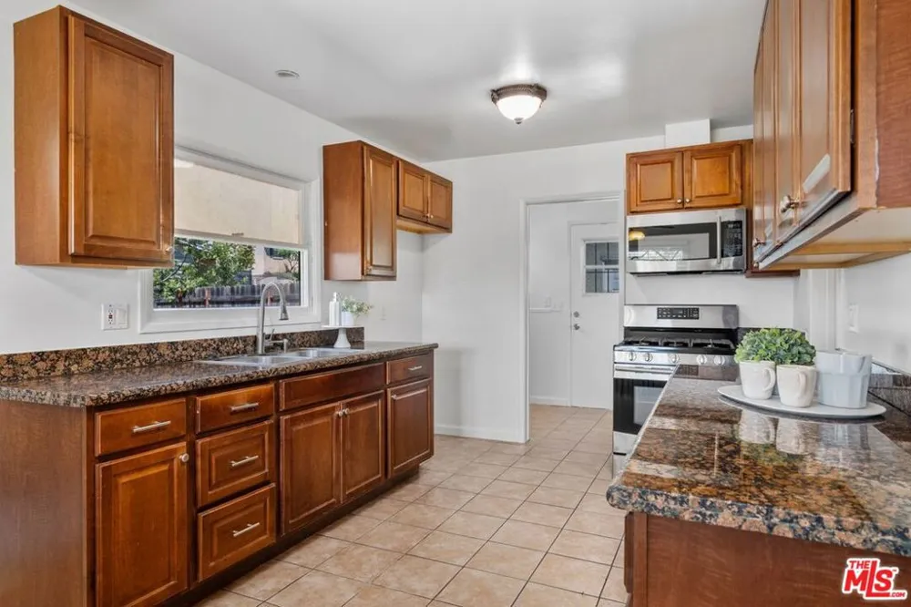 1049 Newhill Street Glendora, CA 91741