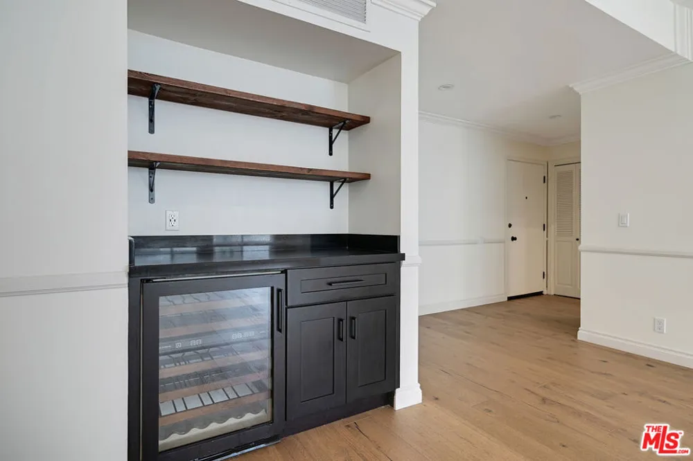 435 PALM DRIVE #203 Beverly Hills, CA 90210