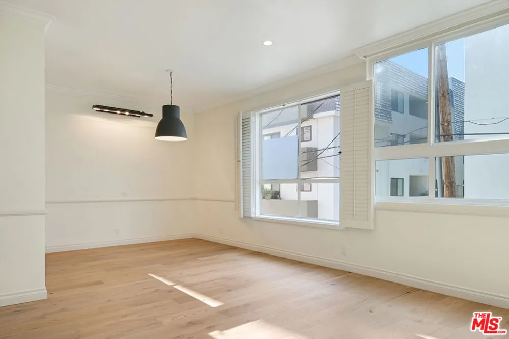435 PALM DRIVE #203 Beverly Hills, CA 90210