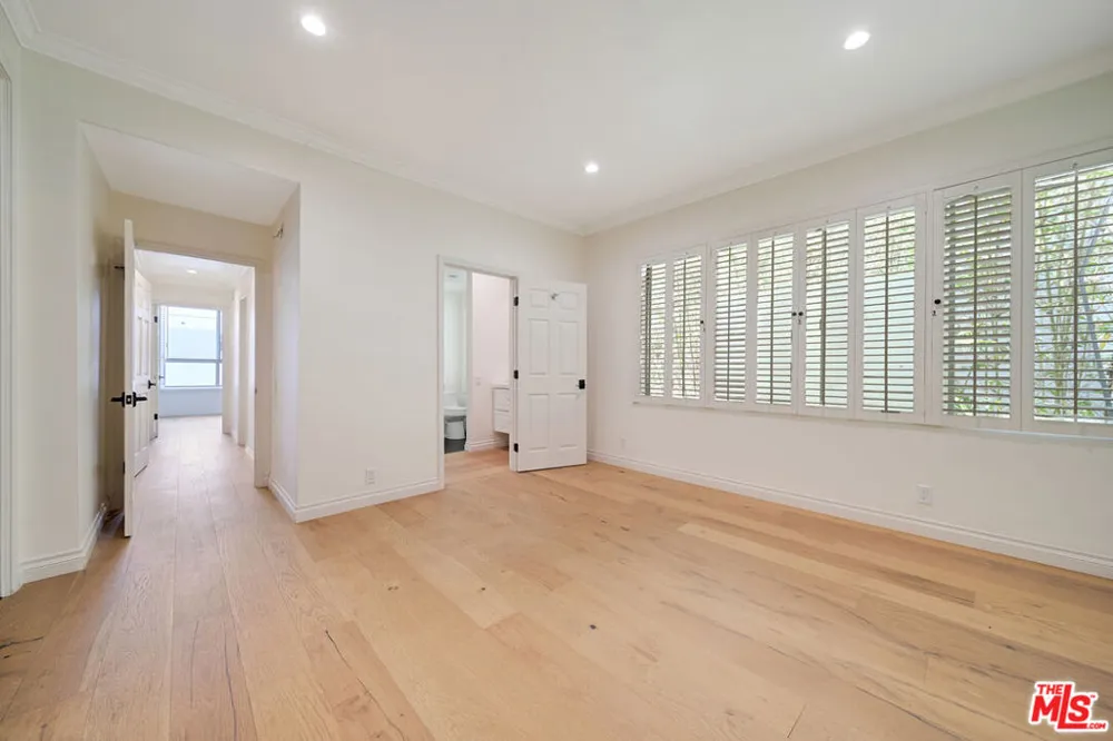 435 PALM DRIVE #203 Beverly Hills, CA 90210