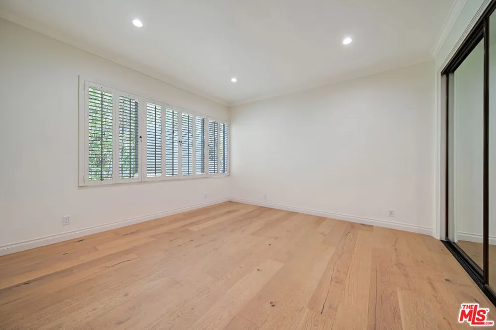 435 PALM DRIVE #203 Beverly Hills, CA 90210