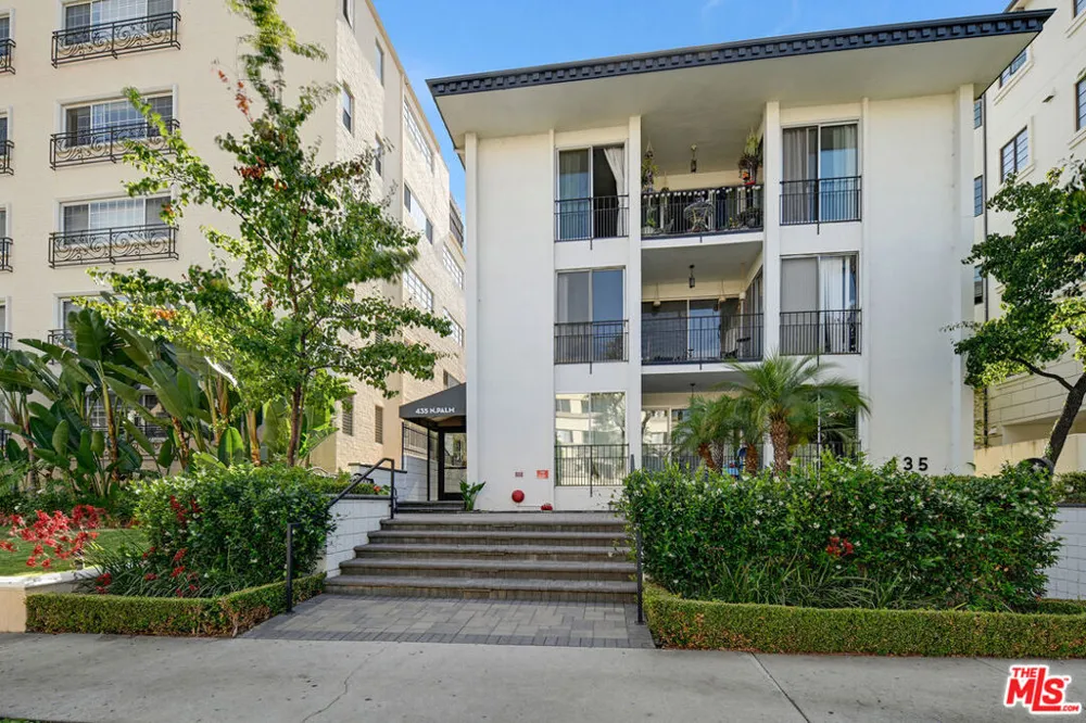 435 PALM DRIVE #203 Beverly Hills, CA 90210