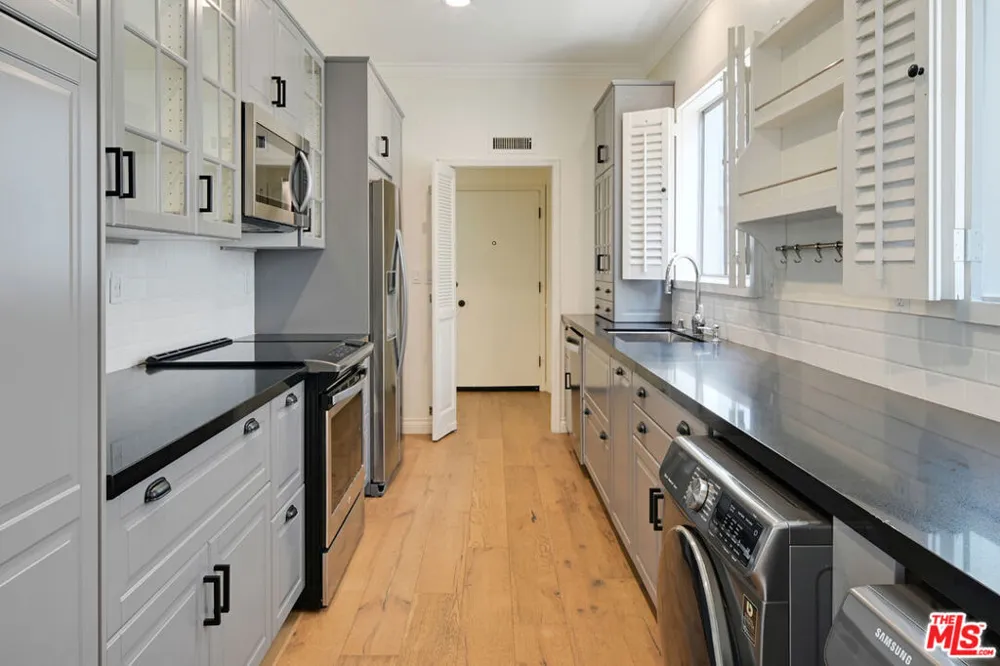 435 PALM DRIVE #203 Beverly Hills, CA 90210