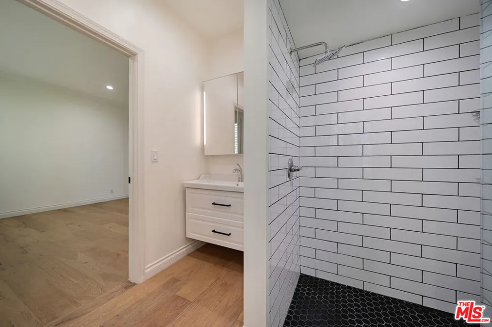 435 PALM DRIVE #203 Beverly Hills, CA 90210