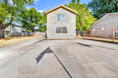 716 Brinker Street