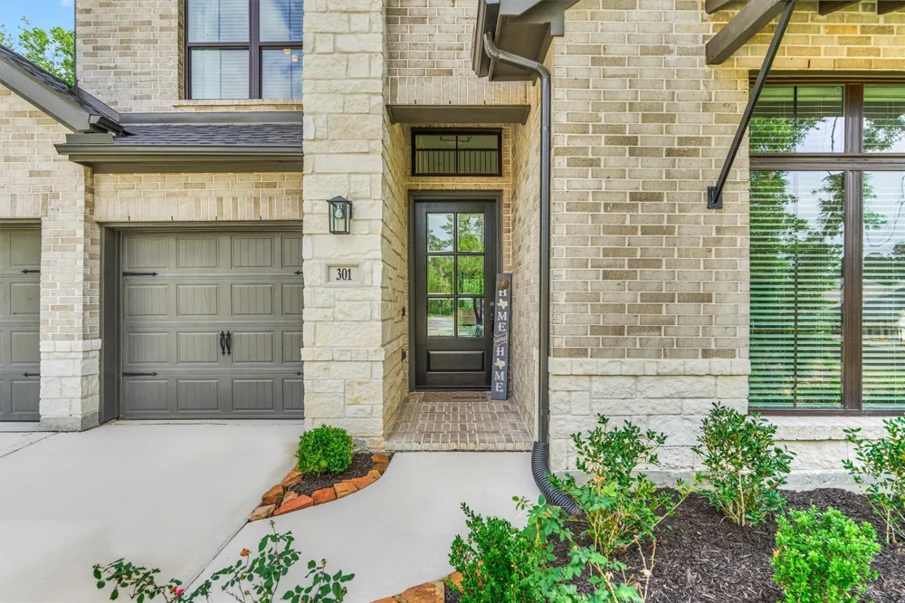 301 Water Tupelo Drive Montgomery, TX 77316