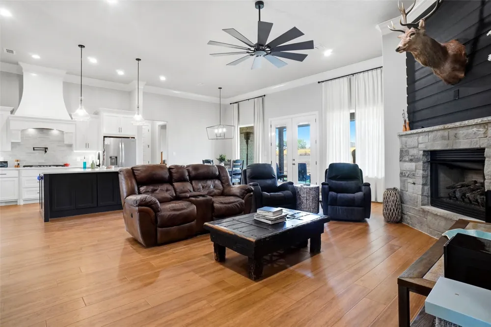 1015 Louise Lane Weatherford, TX 76087