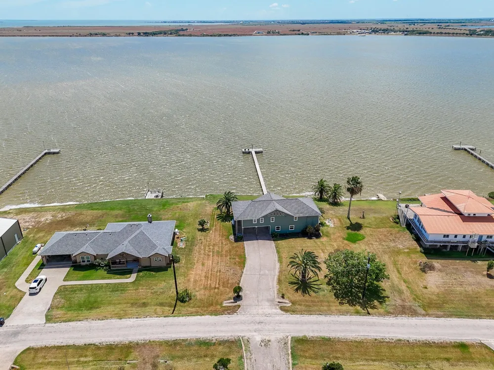 1440 W Bayshore Drive Palacios, TX 77465