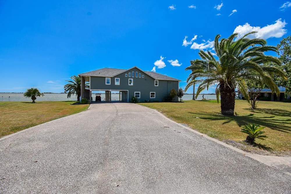 1440 W Bayshore Drive Palacios, TX 77465