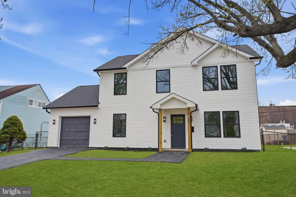 213 HOLLY DRIVE Levittown, PA 19055