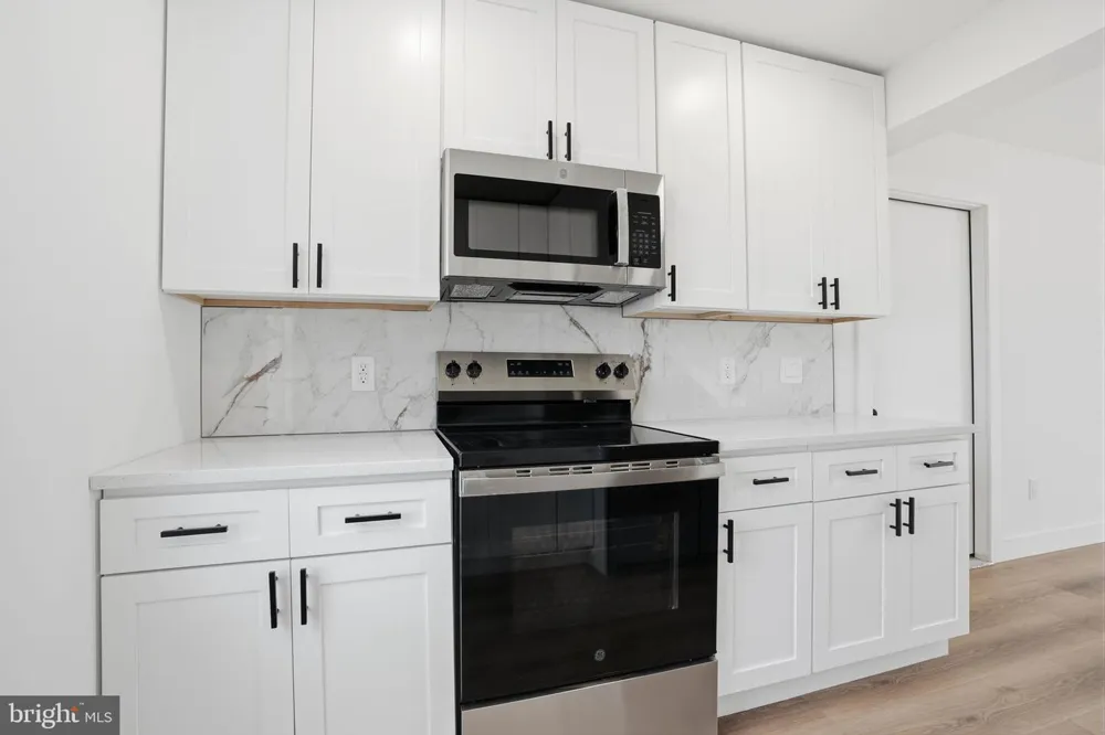 213 HOLLY DRIVE Levittown, PA 19055
