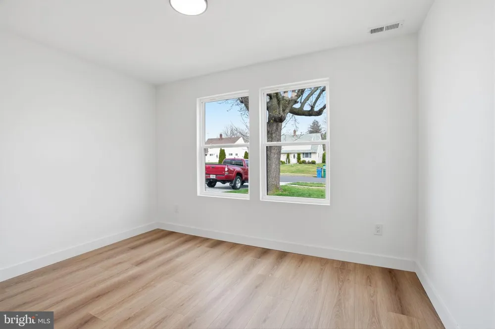 213 HOLLY DRIVE Levittown, PA 19055