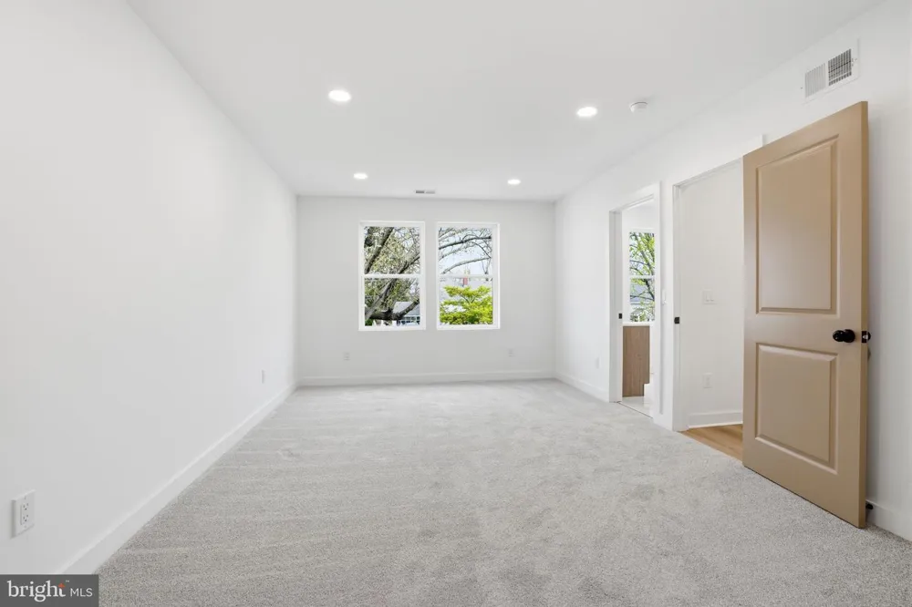 213 HOLLY DRIVE Levittown, PA 19055