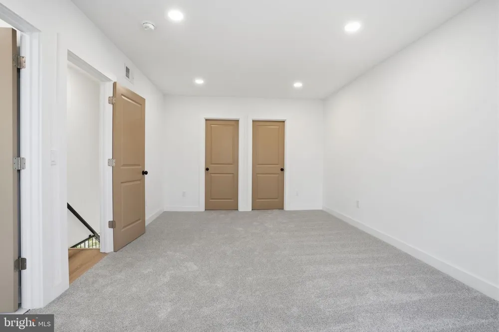 213 HOLLY DRIVE Levittown, PA 19055