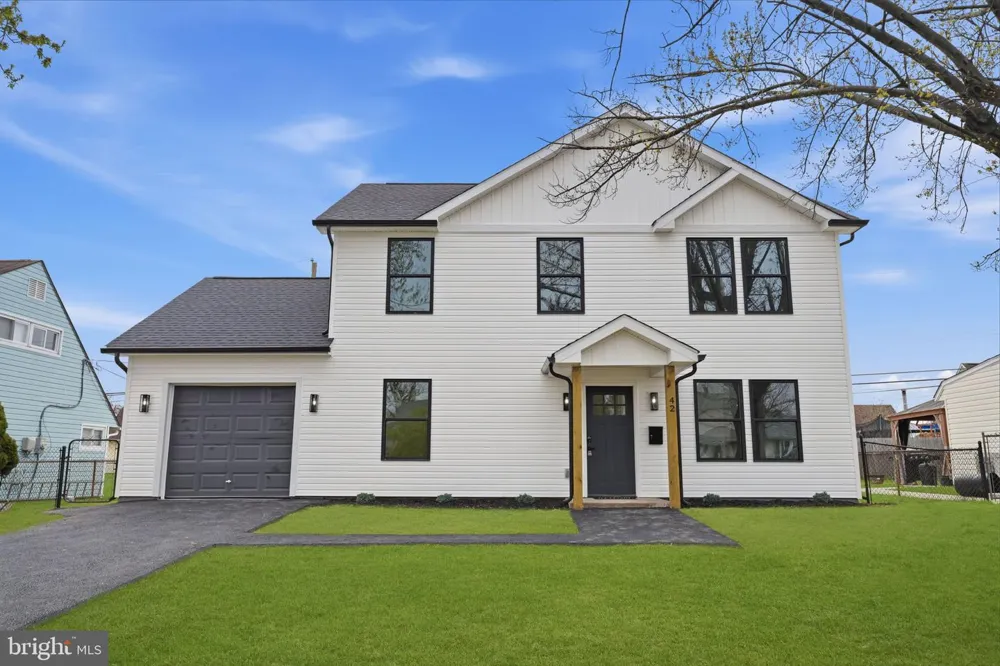 213 HOLLY DRIVE Levittown, PA 19055